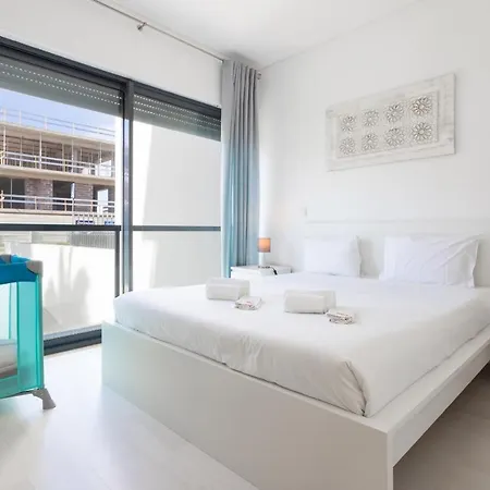 #145 Cavalo Preto C103 Flat By Holidays * Quarteira
